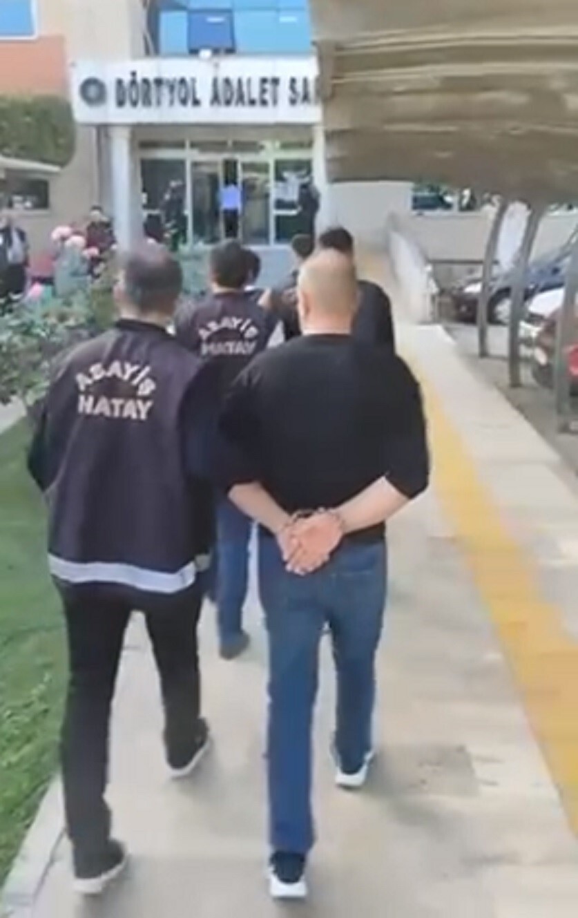 DÖRTYOL’DA BIÇAKLI KAVGA OLAYININ ŞÜPHELİSİ 3 KİŞİ TUTUKLANDI