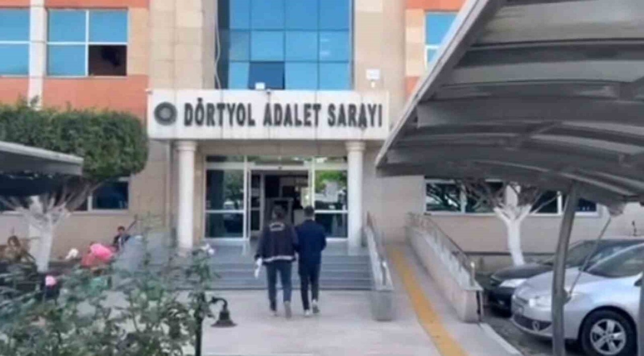 DÖRTYOL’DA YAĞMA VE SİLAHLA TEHDİT ŞÜPHELİSİ TUTUKLANDI