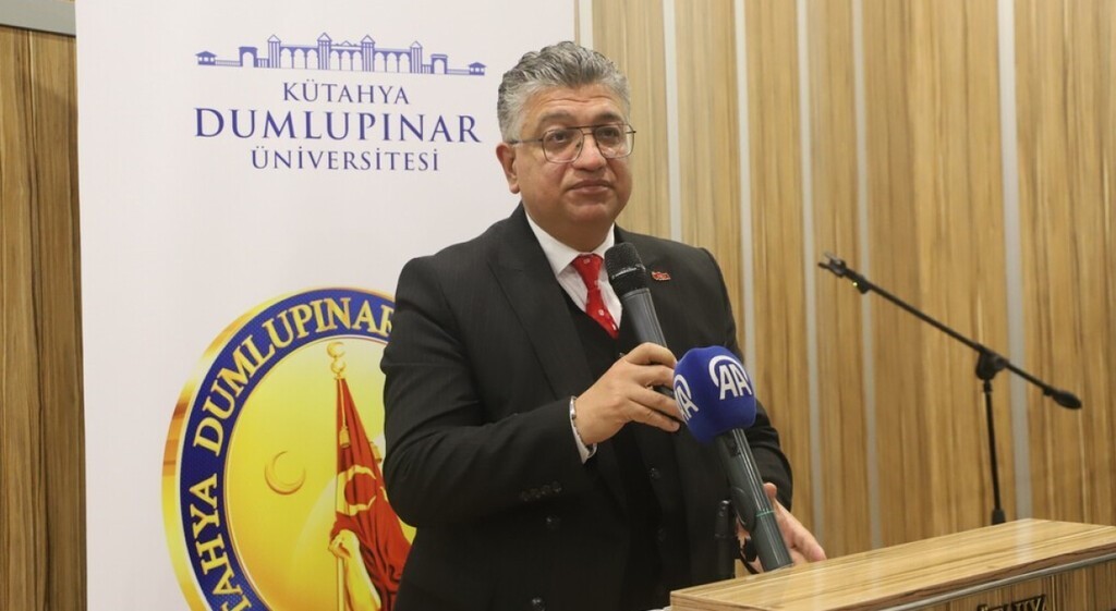 DPÜ’DE ÇİNİ SANATÇISI HAMZA ÜSTÜNKAYA İÇİN ANMA TÖRENİ