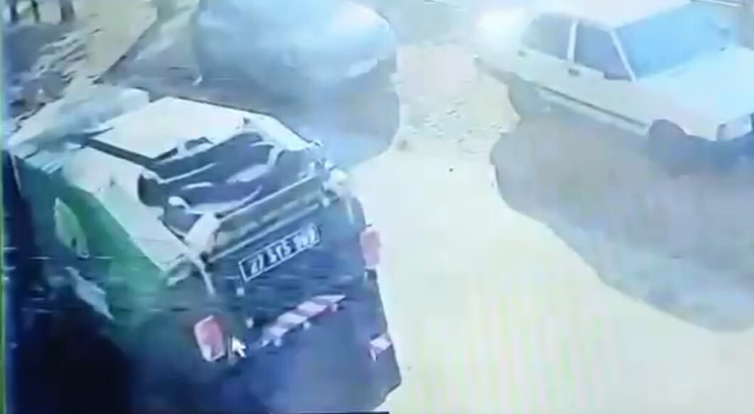 DÜŞÜRÜLEN ALTININ TEMİZLEME ARACIYLA SÜPÜRÜLME VE SONRASINDA BULUNMA ANLARI KAMERADA