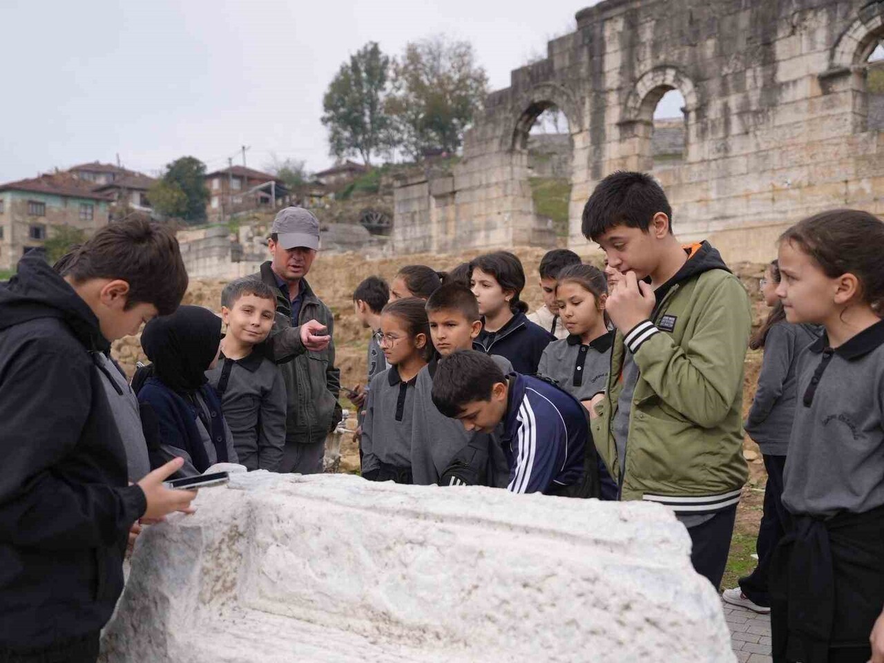 DÜZCE BELEDİYESİ, KENTTE EĞİTİM GÖREN HER YAŞTAN ÖĞRENCİNİN İLİN TARİHİ, DOĞAL VE TURİSTİK...