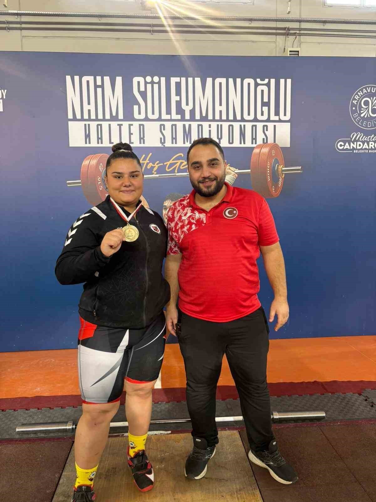 DÜZCE BELEDİYESİ SPOR AKADEMİSİ HALTER TAKIMI SPORCULARI YAĞMUR MELEK ŞAHİN VE SUDENAZ YILMAZ...