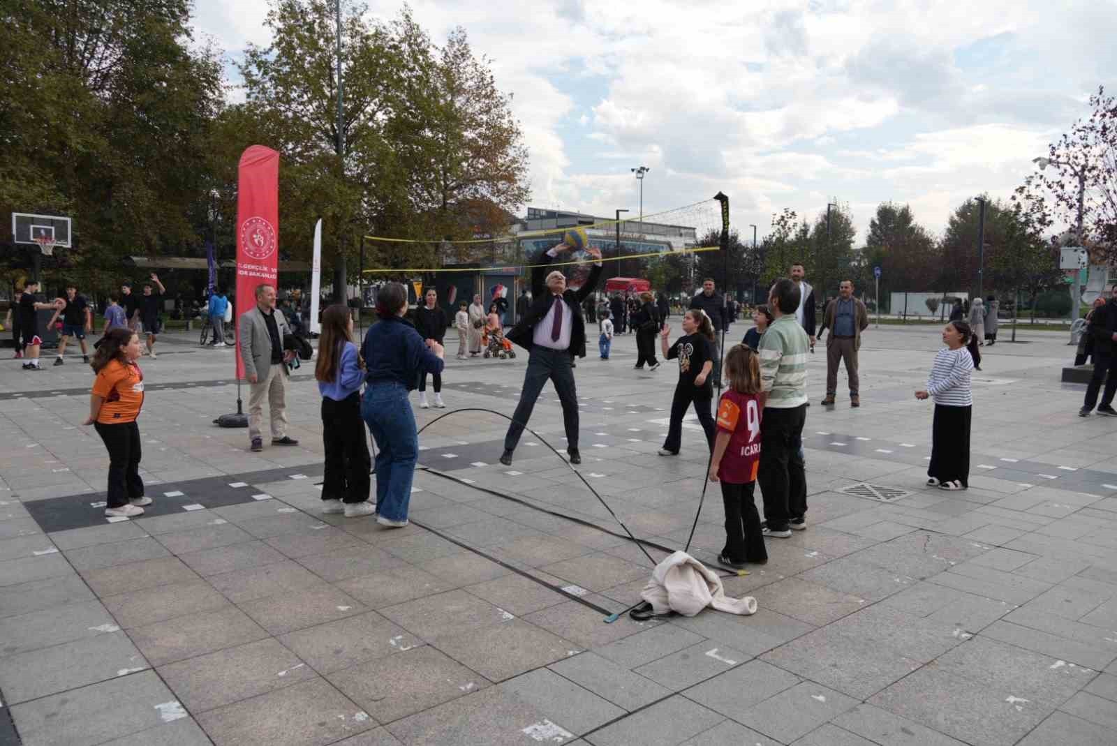DÜZCE GENÇLİK VE SPOR İL MÜDÜRLÜĞÜ TARAFINDAN DÜZENLENEN ‘OKULA MOLA, SPORA FORA!’ ETKİNLİĞİ...