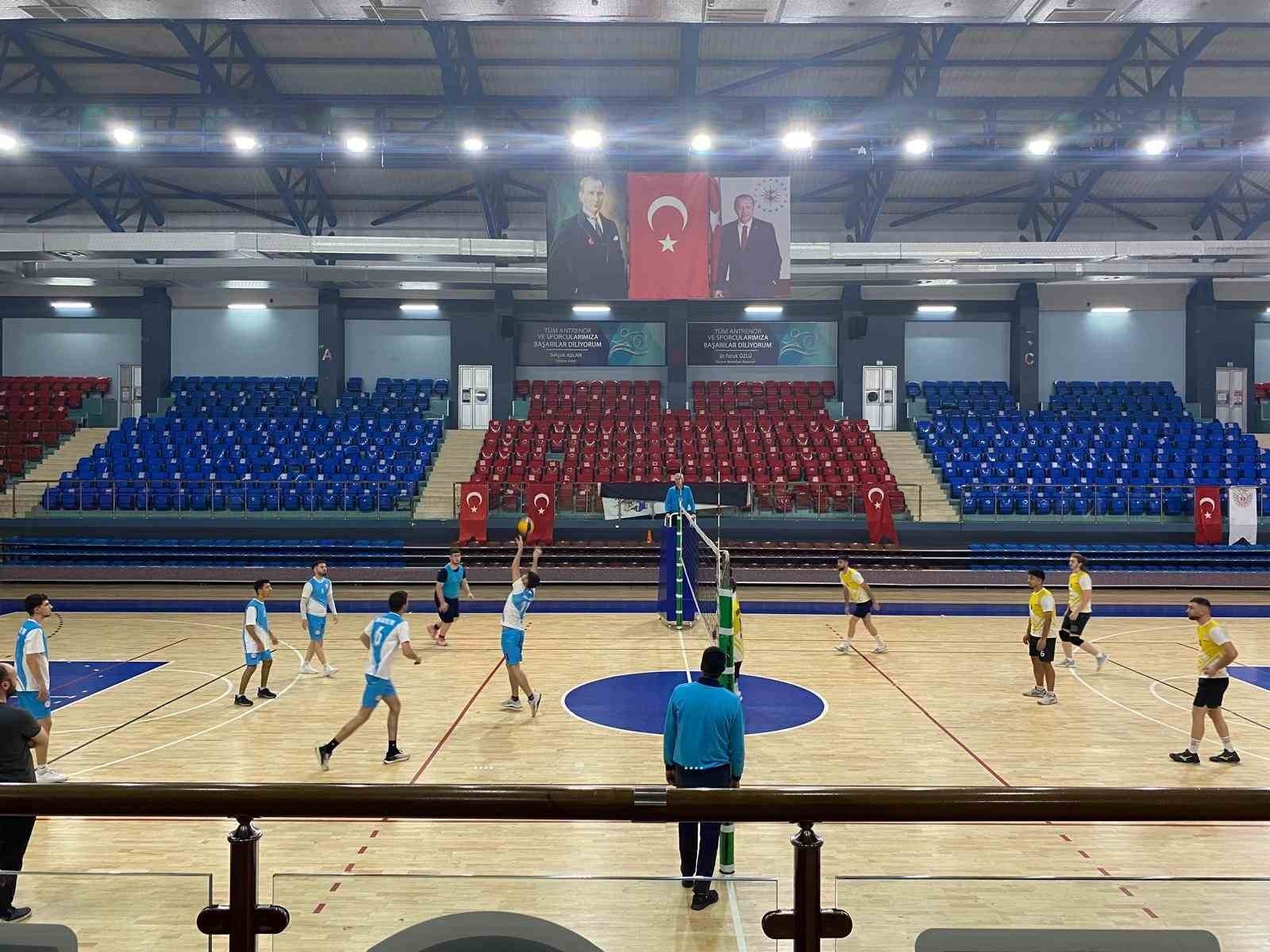 DÜZCE GENÇLİK VE SPOR MÜDÜRLÜĞÜ TARAFINDAN DÜZENLENEN YURTLİG ERKEK VOLEYBOL TURNUVASI...