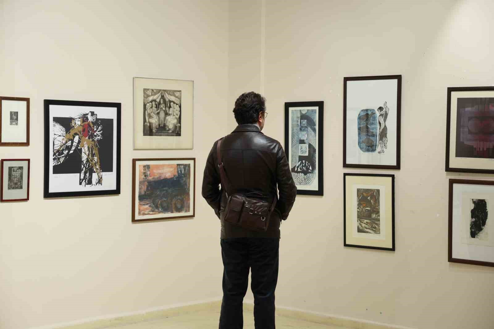 DÜZCE ÜNİVERSİTESİ SANAT, TASARIM VE MİMARLIK FAKÜLTESİ, SANATIN FARKLI DİSİPLİNLERİNİ...