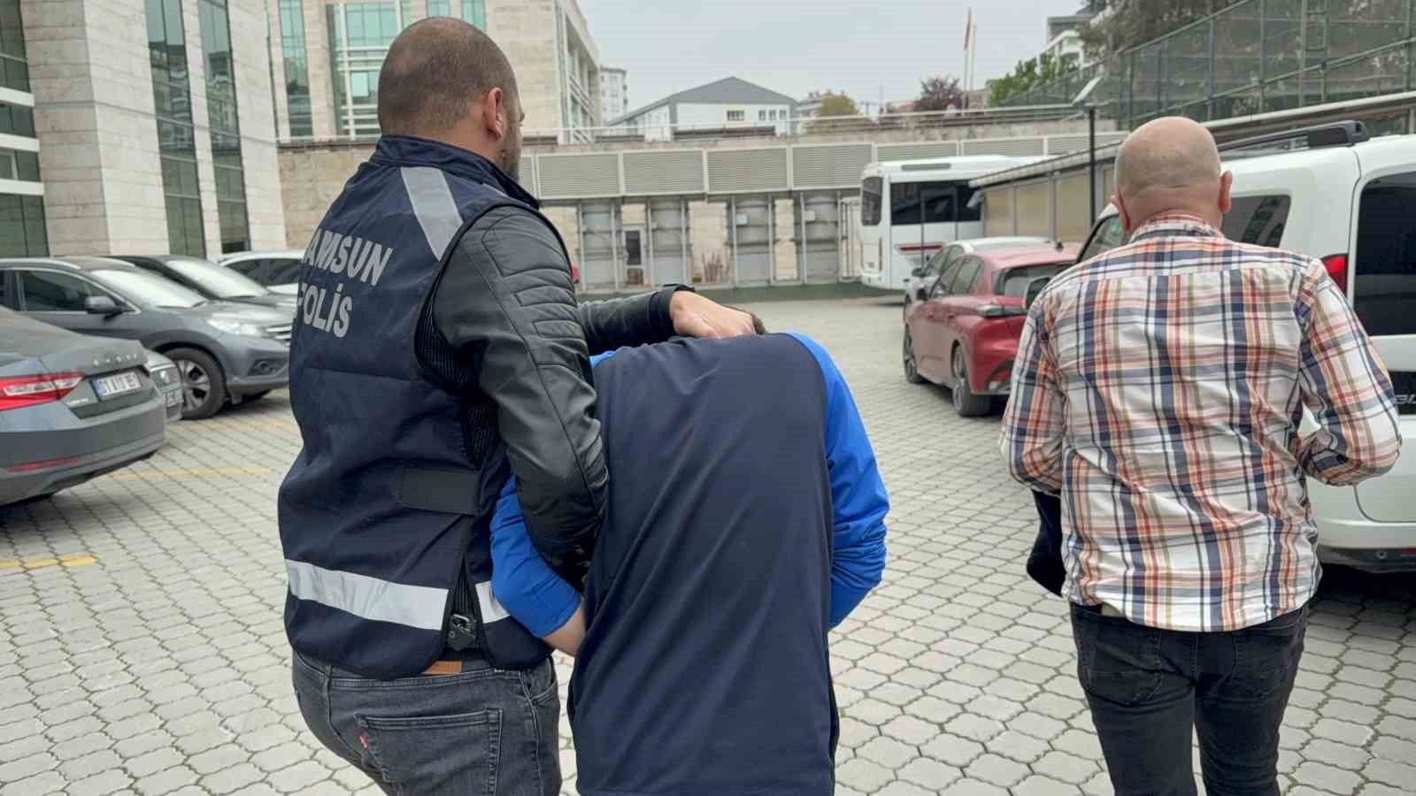 E.A.K.(18), ÇIKARILDIĞI NÖBETÇİ MAHKEMECE TUTUKLANARAK CEZAEVİNE GÖNDERİLDİ.