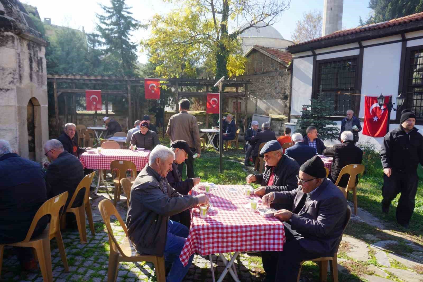 EDİRNE'DE, AZERBAYCAN-GÜRCİSTAN SINIRINDA DÜŞEN UÇAKTA ŞEHİT OLAN ASKERLER HAYRINA İKRAMLAR...