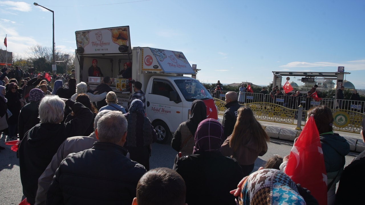 EDİRNE'NİN DÜŞMAN İŞGALİNDEN KURTULUŞUNUN 103'ÜNCÜ YIL DÖNÜMÜNDE DÜZENLENEN TÖRENDE VATANDAŞLARA...