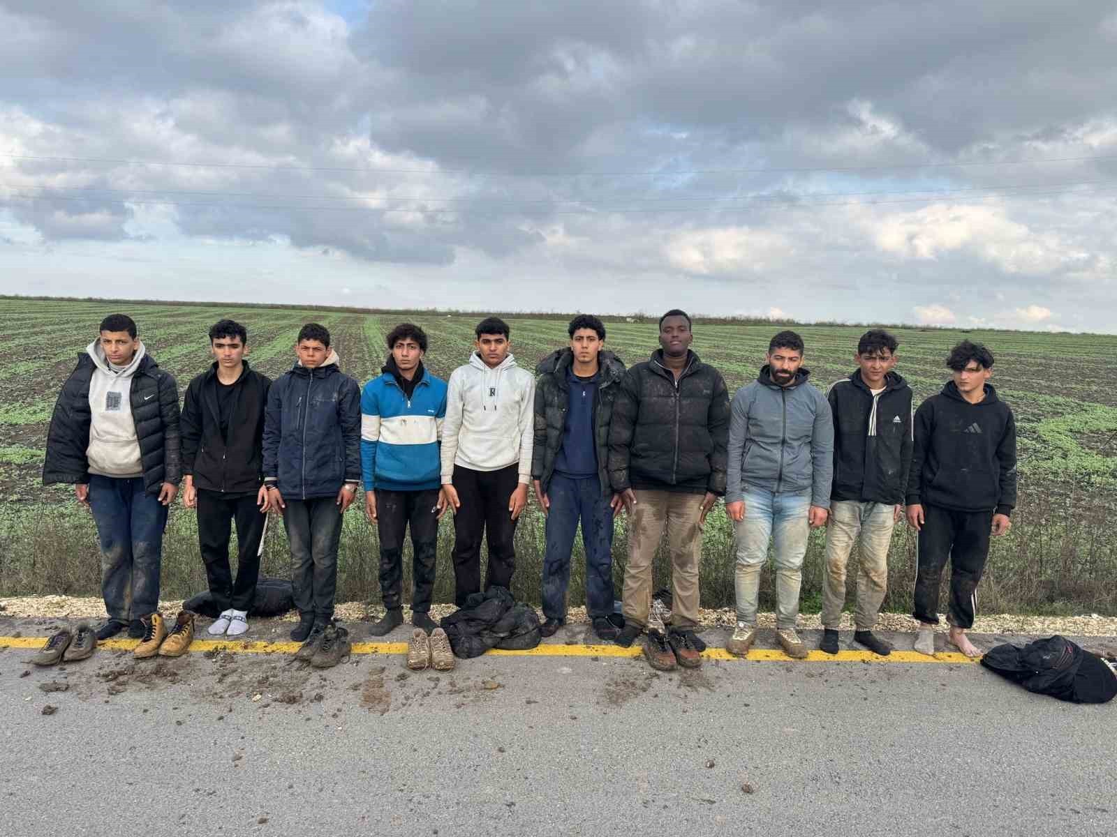 EDİRNE’DE 10 DÜZENSİZ GÖÇMEN YAKALANDI