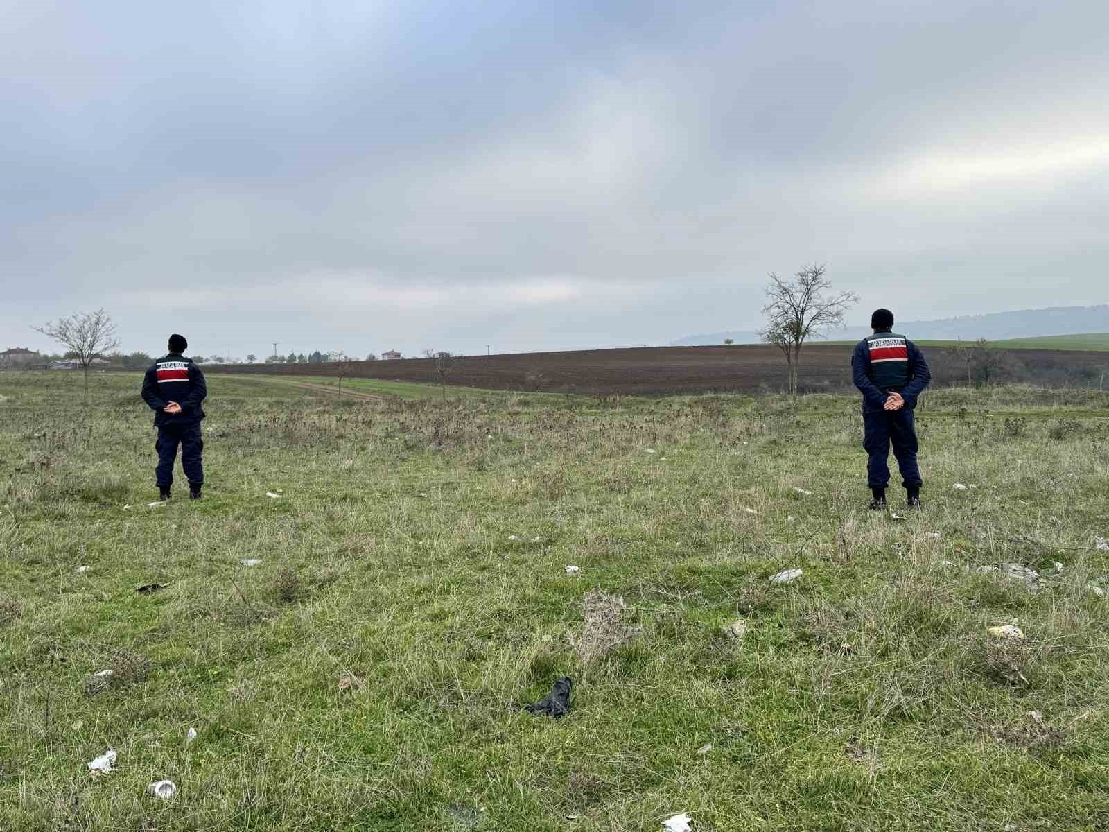 EDİRNE’DE MANTAR TOPLAYAN KÖYLÜLERİN BULDUĞU PATLAMAMIŞ TOP MERMİSİ İMHA EDİLDİ.