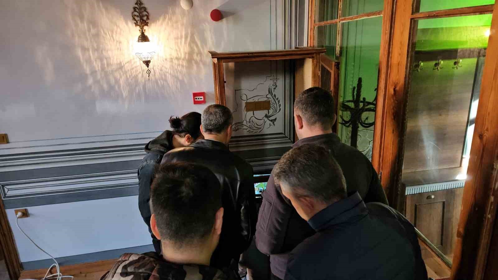 EDİRNE MERKEZ MİTHATPAŞA MAHALLESİ İZMİR CADDESİ'NDE GECE SAAT 02.00 SIRALARINDA KİMLİĞİ HENÜZ...