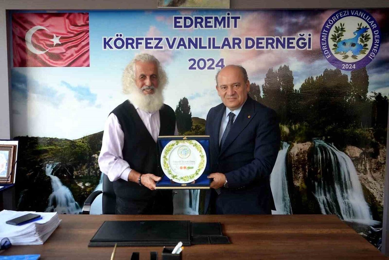 EDREMİT TİCARET ODASI YÖNETİM KURULU BAŞKANI AHMET ÇETİN, YÖNETİM KURULU BAŞKAN YARDIMCISI M. EMRE...