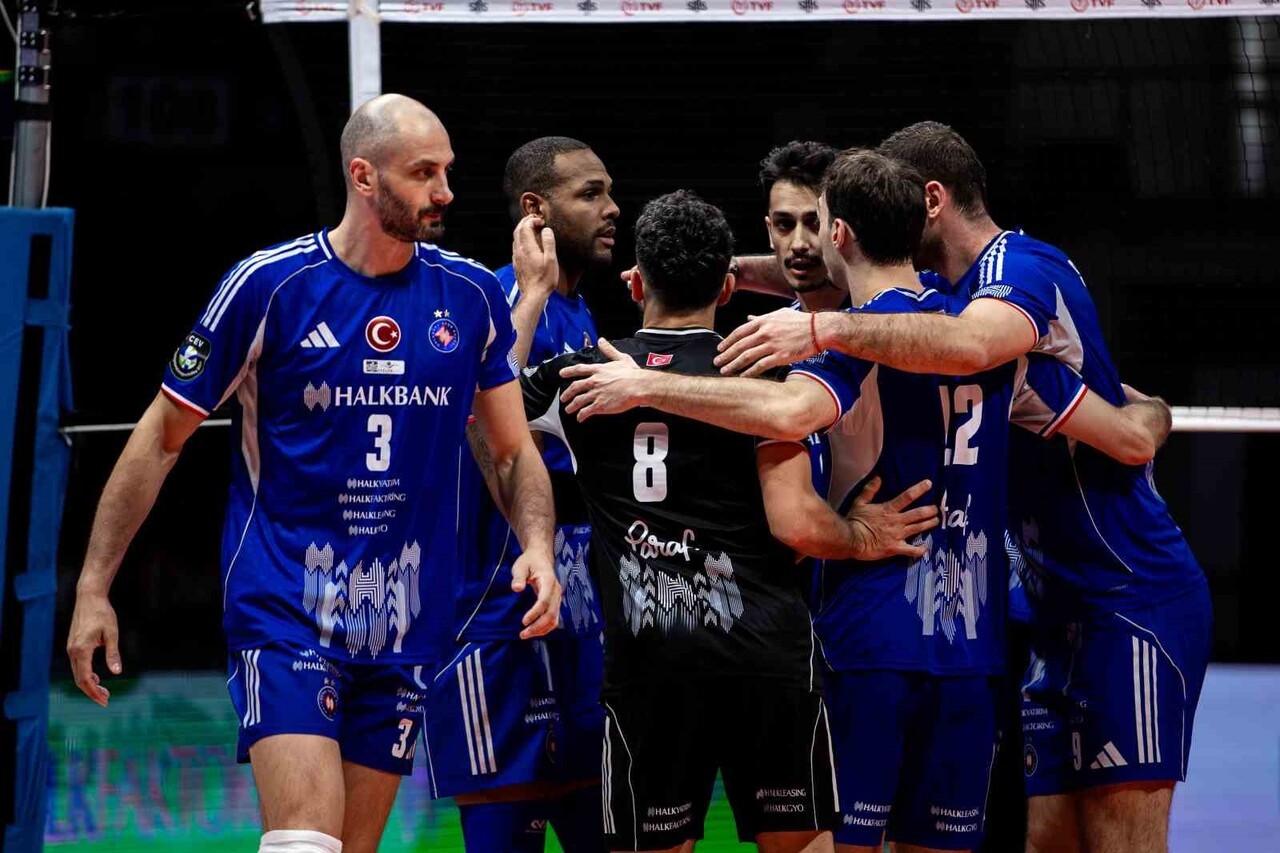 EFELER LİGİ'NİN 5. HAFTASINDA HALKBANK, GAZİANTEP GENÇLİK SPOR KULÜBÜ'NE 3-2 MAĞLUP OLDU.