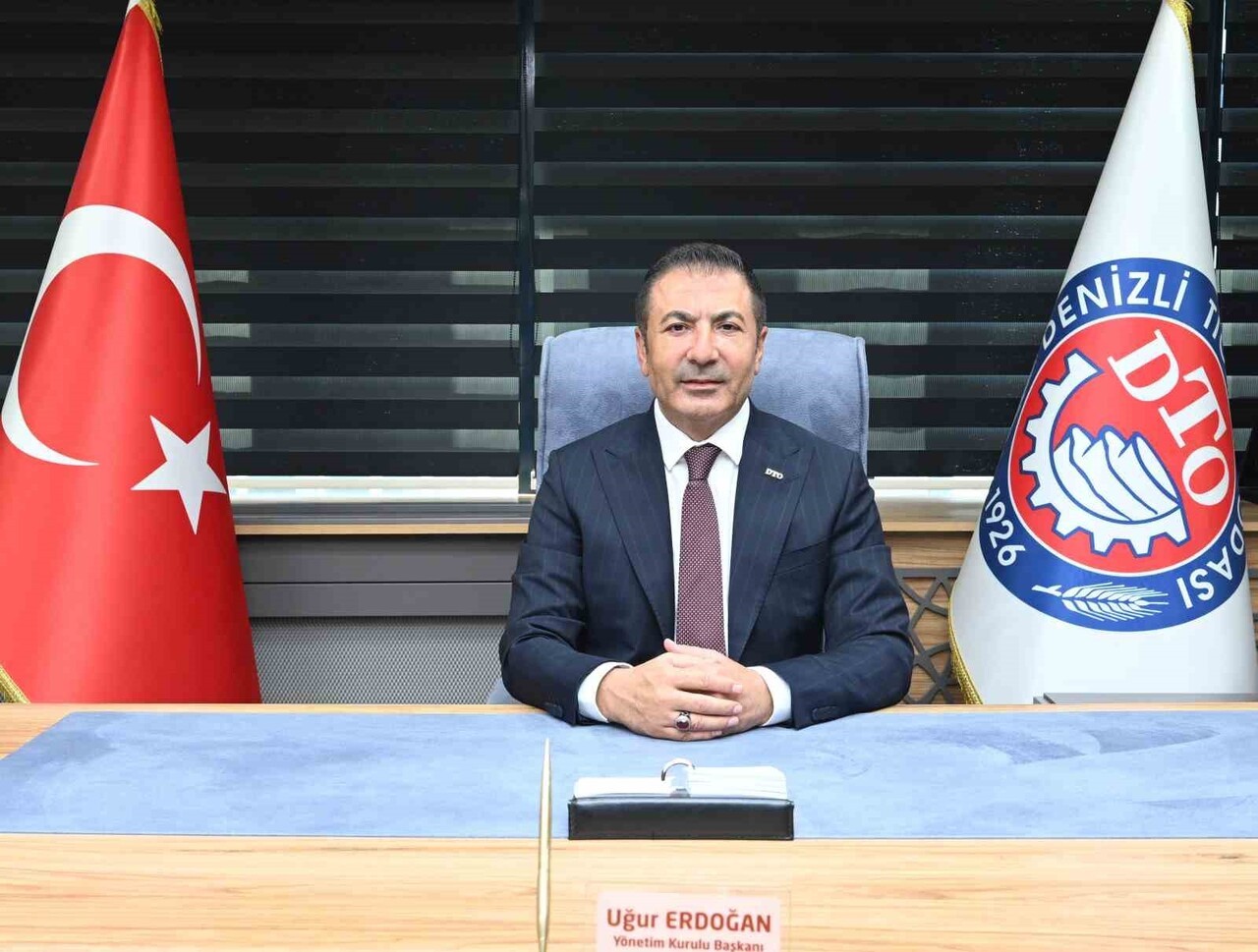 EĞİTİM CAMİASININ 24 KASIM ÖĞRETMENLER GÜNÜ’NÜ KUTLAYAN DENİZLİ TİCARET ODASI (DTO) BAŞKANI UĞUR...