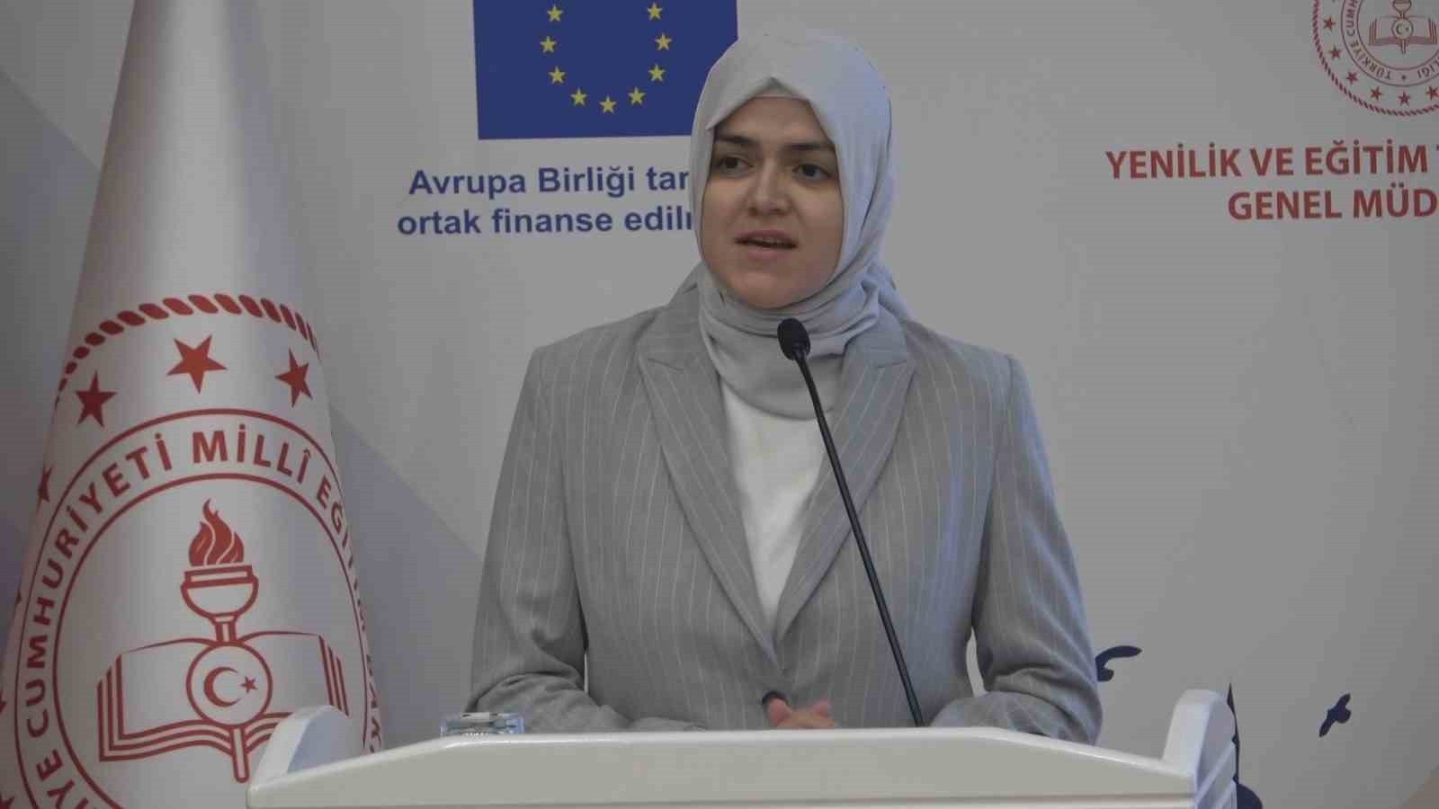 EĞİTİM TEKNOLOJİLERİ GENEL MÜDÜRLÜĞÜ DİJİTAL BECERİLER DAİRE BAŞKANI HATİCE SÜMEYYE ERAL İSE...