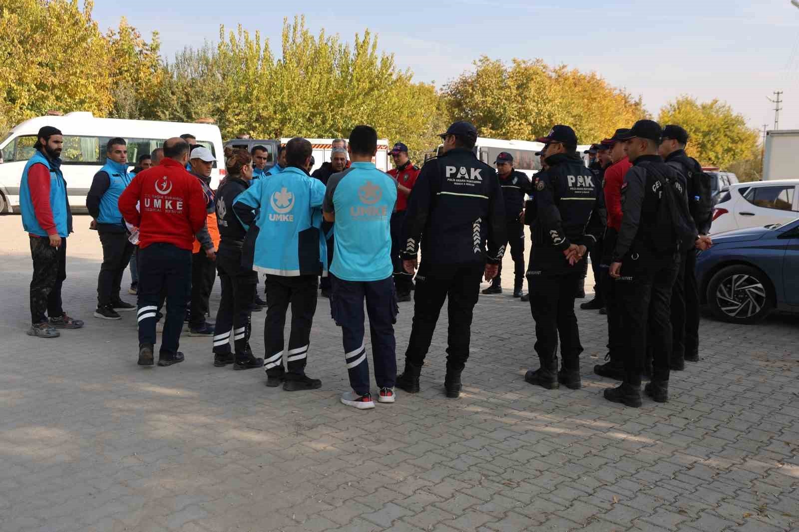 ELAZIĞ'DA KAYIP 11 YAŞINDAKİ OTİZMLİ VEYSEL BİLEN'İ BULMAK İÇİN BAŞLATILAN ARAMA ÇALIŞMALARI BİR...