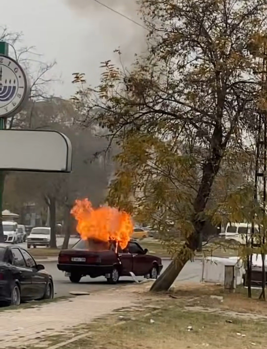 ELAZIĞ'DA SEYİR HALİNDEKİ OTOMOBİL YANDI