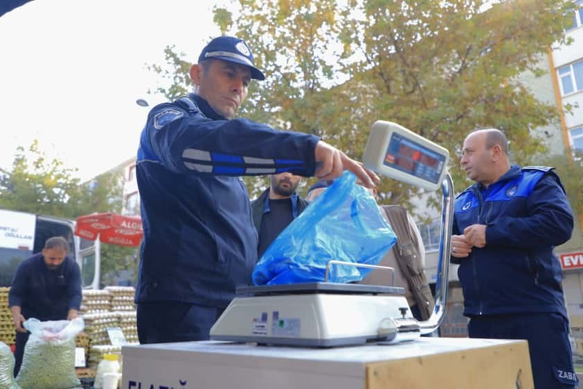 ELAZIĞ BELEDİYESİ ZABITA MÜDÜRLÜĞÜ EKİPLERİ, VATANDAŞLARIN SAĞLIKLI VE GÜVENİLİR BİR ORTAMDA...