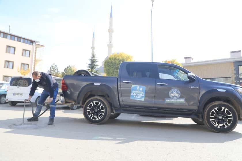 ELAZIĞ BELEDİYESİ, ZARARLI HAŞERELERİN ÜREMESİNİ ENGELLEMEK AMACIYLA KENT GENELİNDEKİ KANALİZASYON...