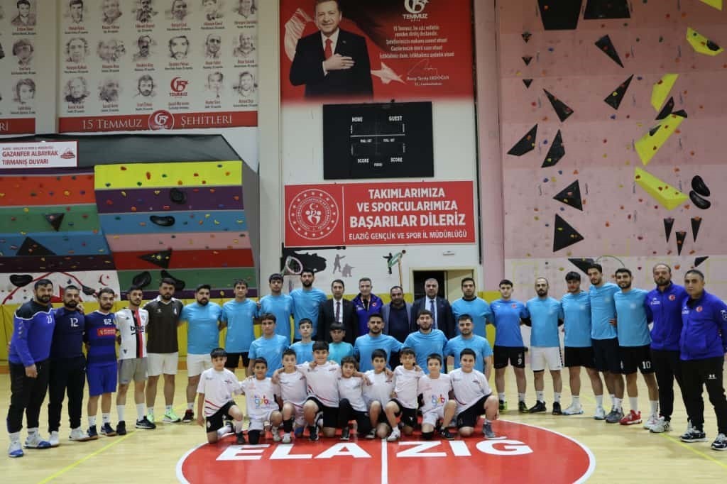 ELAZIĞ’DA 14 ELAZIĞLI HENTBOLCU, ÜSTÜN PERFORMANSLARI SAYESİNDE SÜPER LİG BEŞİKTAŞ JK VE MİLLİ...