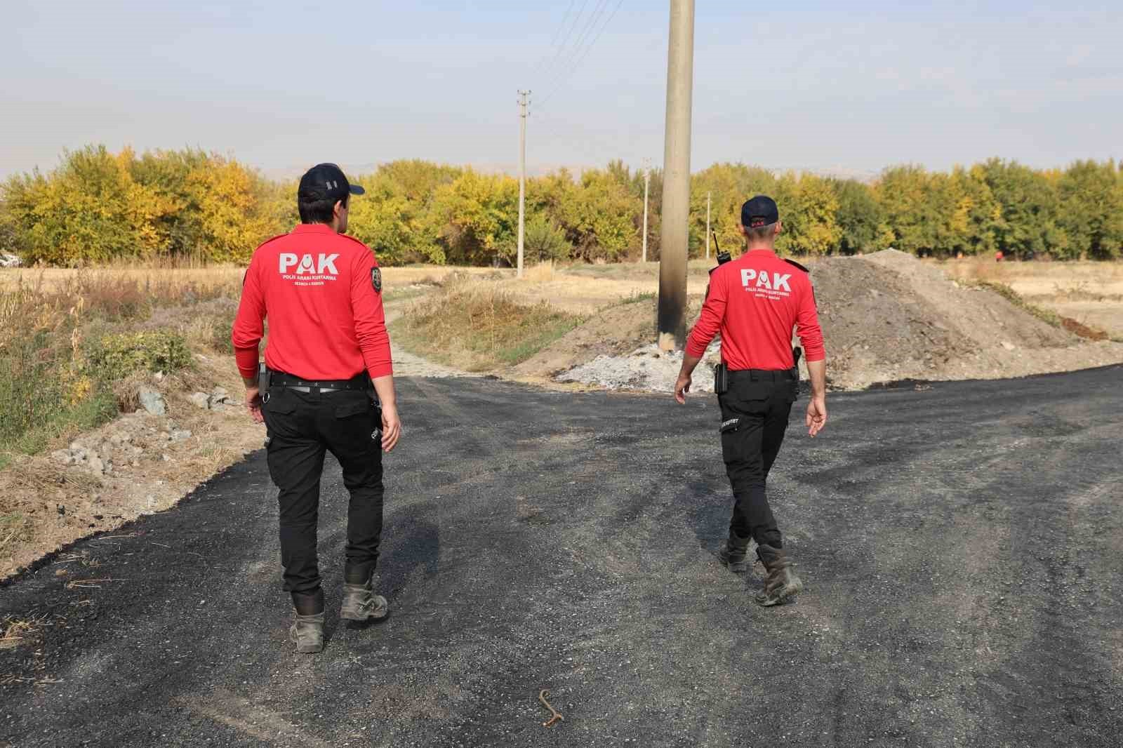 ELAZIĞ’DA KAYBOLAN 11 YAŞINDAKİ ENGELLİ ÇOCUĞUN BULUNMASI İÇALIŞMA BAŞLATILIRKEN EKİPLER...