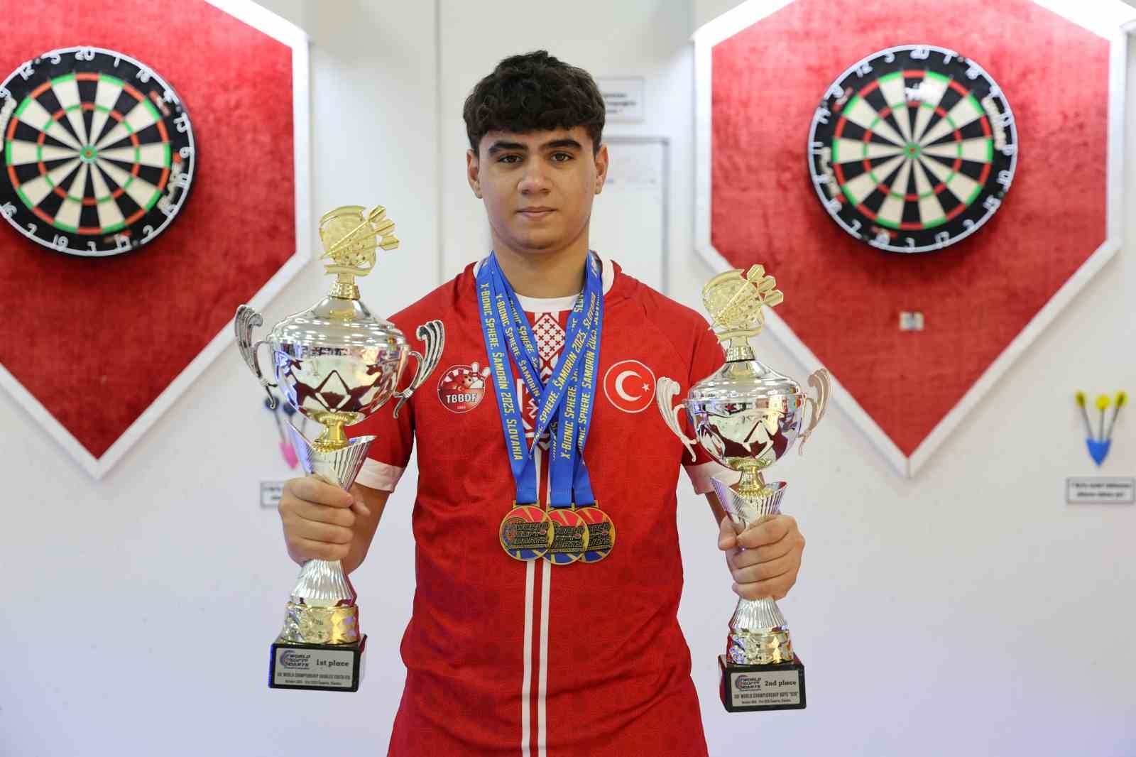 ELAZIĞ’DA YAŞAYAN 14 YAŞINDAKİ BEDİRHAN NAS, HOBİ OLARAK BAŞLADIĞI DART SPORUNDA KISA SÜREDE MİLLİ...