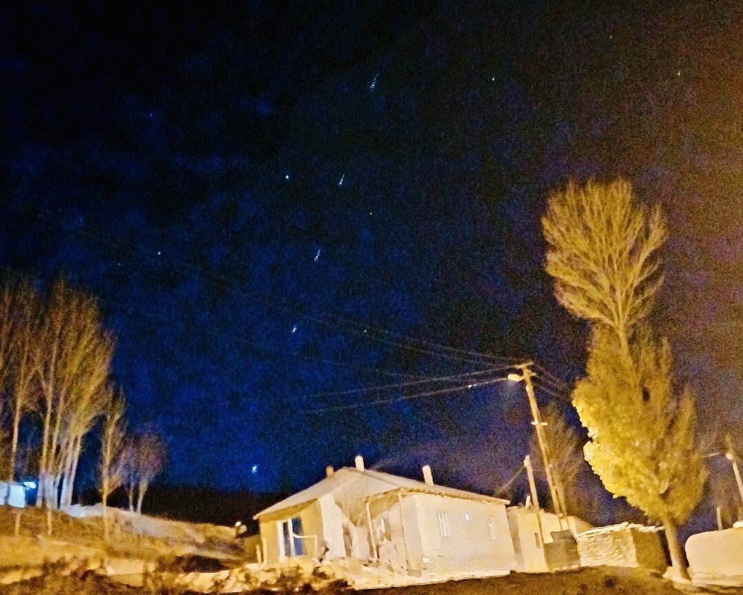 ELON MUSK’IN KURUCUSU OLDUĞU UZAY TAŞIMACILIĞI ŞİRKETİ SPACEX TARAFINDAN UZAYA GÖNDERİLEN STARLİNK...