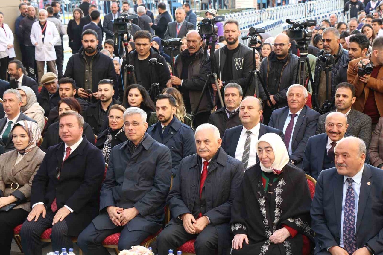 ERZİNCAN’DA 500 YATAKLI HASTANENİN AÇILIŞINA KATILAN SAĞLIK BAKANI PROF. DR. KEMAL MEMİŞOĞLU...