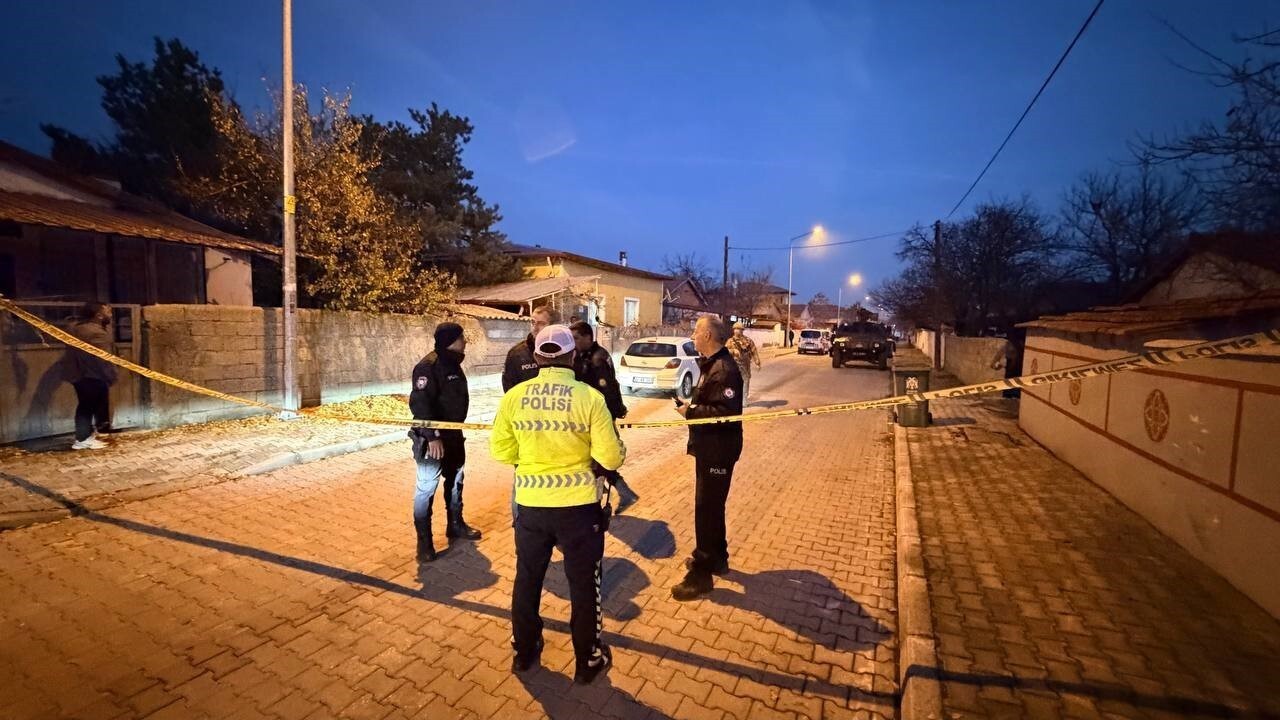 ERZİNCAN’DA EVİN İÇERİSİNDE BABA VE OĞLUNUN VURULARAK ÖLDÜRÜLMÜŞ CESETLERİ BULUNDU