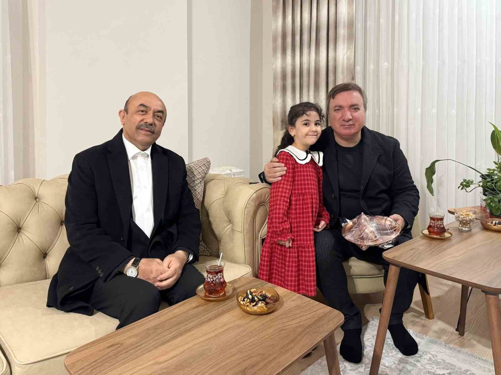 ERZİNCAN’DA SICAK BULUŞMA YAŞANDI, VALİ HAMZA AYDOĞDU MİNİK BEYZA’NIN AİLESİNİ ZİYARET...