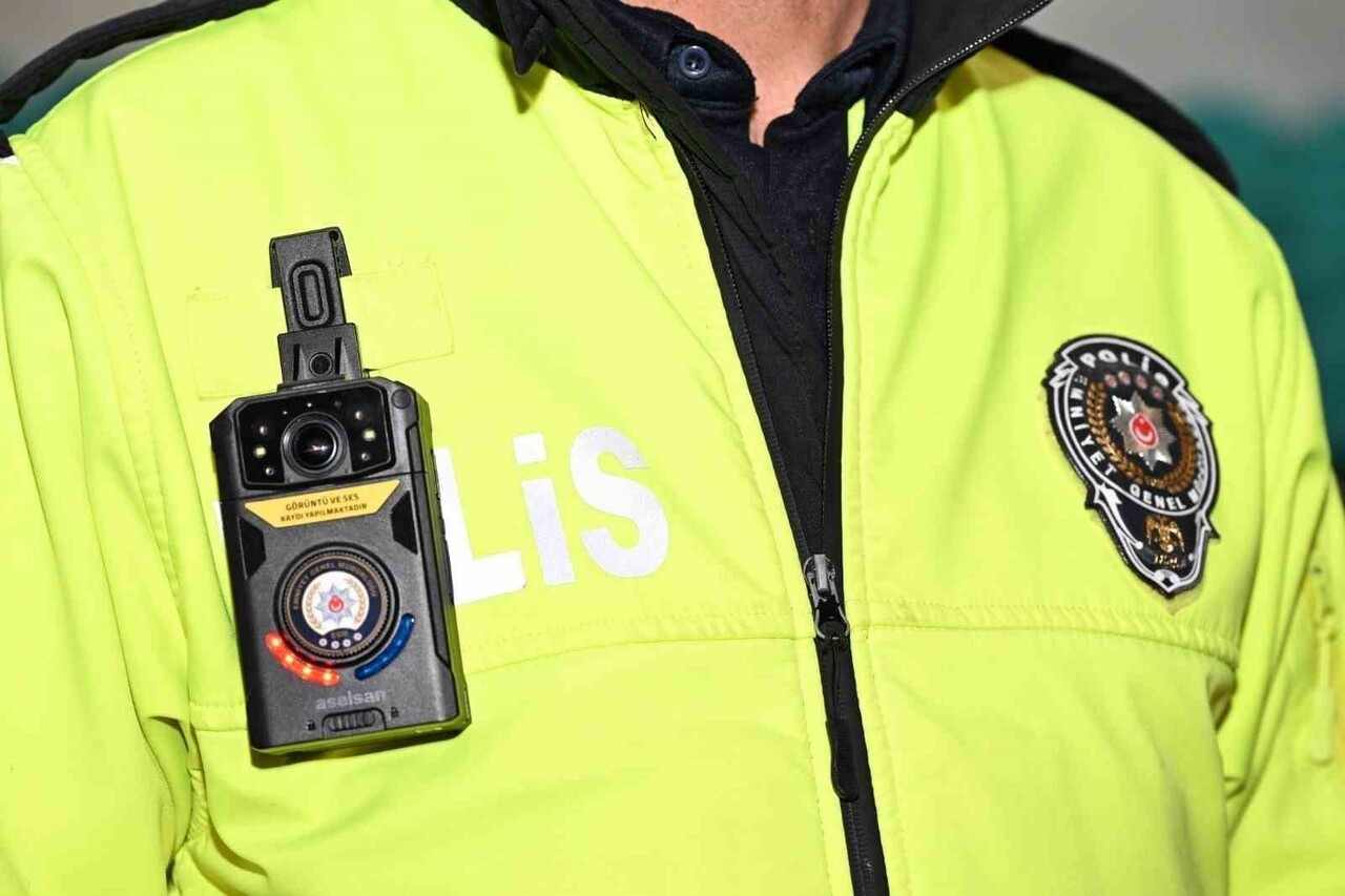 ERZİNCAN’DA TRAFİK EKİPLERİNE YENİ NESİL YAKA KAMERASI EĞİTİMİ VERİLDİ