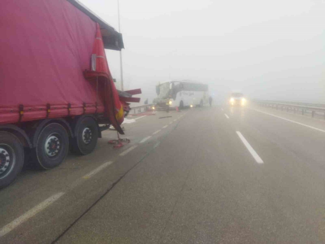 ERZURUM’DA DÜN GECEDEN BU YANA ETKİLİ OLAN SİZ KAZALARA SEBEP OLDU. PASİNLER İLÇESİNDE KENT...