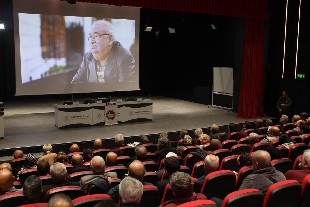 ERZURUM’DA HEMŞERİLERİ TÜRK BASINININ DUAYEN İSMİ HASAN PULUR’U UNUTMADI VE "OLAYLARIN VE...