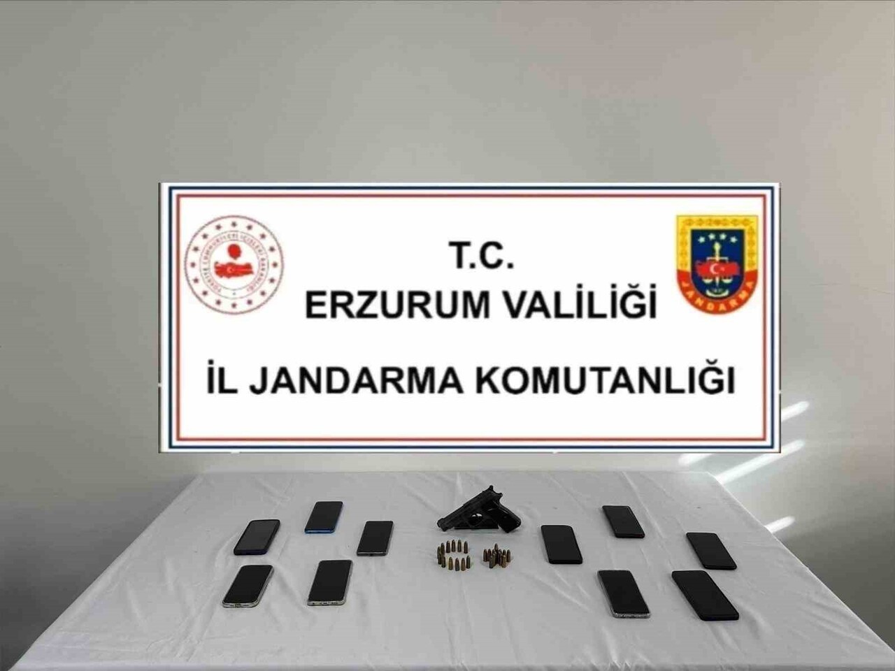 ERZURUM’DA JANDARMA EKİPLERİNİN TİTİZ ÇALIŞMASI SONUCU, 19 YIL ÖNCE KAPATILAN FAİLİ MEÇHUL DOSYASI...