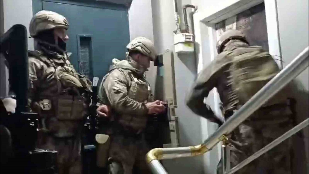 ERZURUM’DA POLİS SOKAK SATICILARINA YÖNELİK YAPTIĞI OPERASYONLARDA 14 ŞAHIS HAKKINDA İŞLEM...