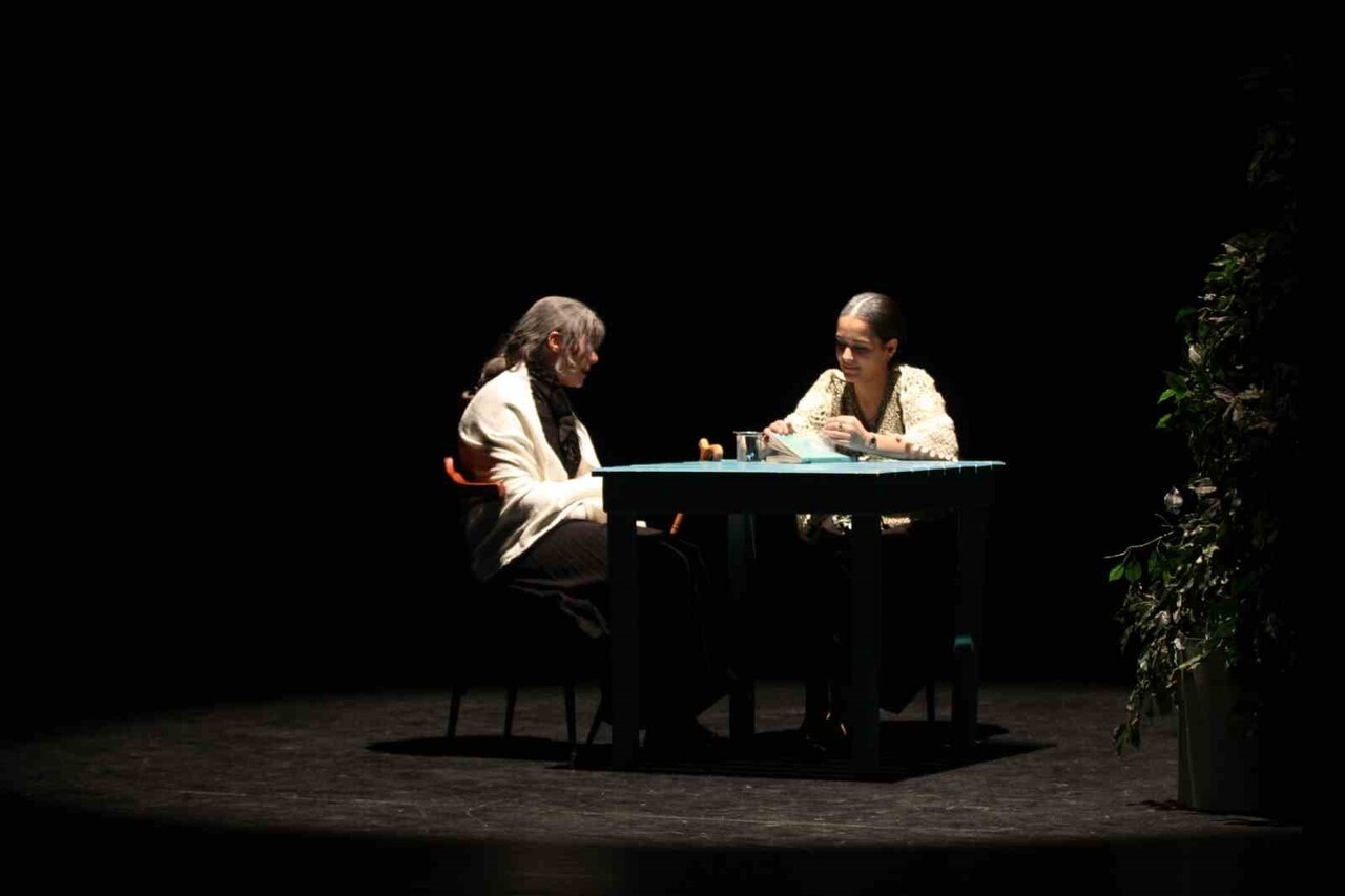 ERZURUM’DA "BİR GÜN DEĞİL BİR GÜL’DÜR ÖĞRETMEN" İSİMLİ TİYATRO GÖSTERİMİ DUYGU DOLU ANLARIN...