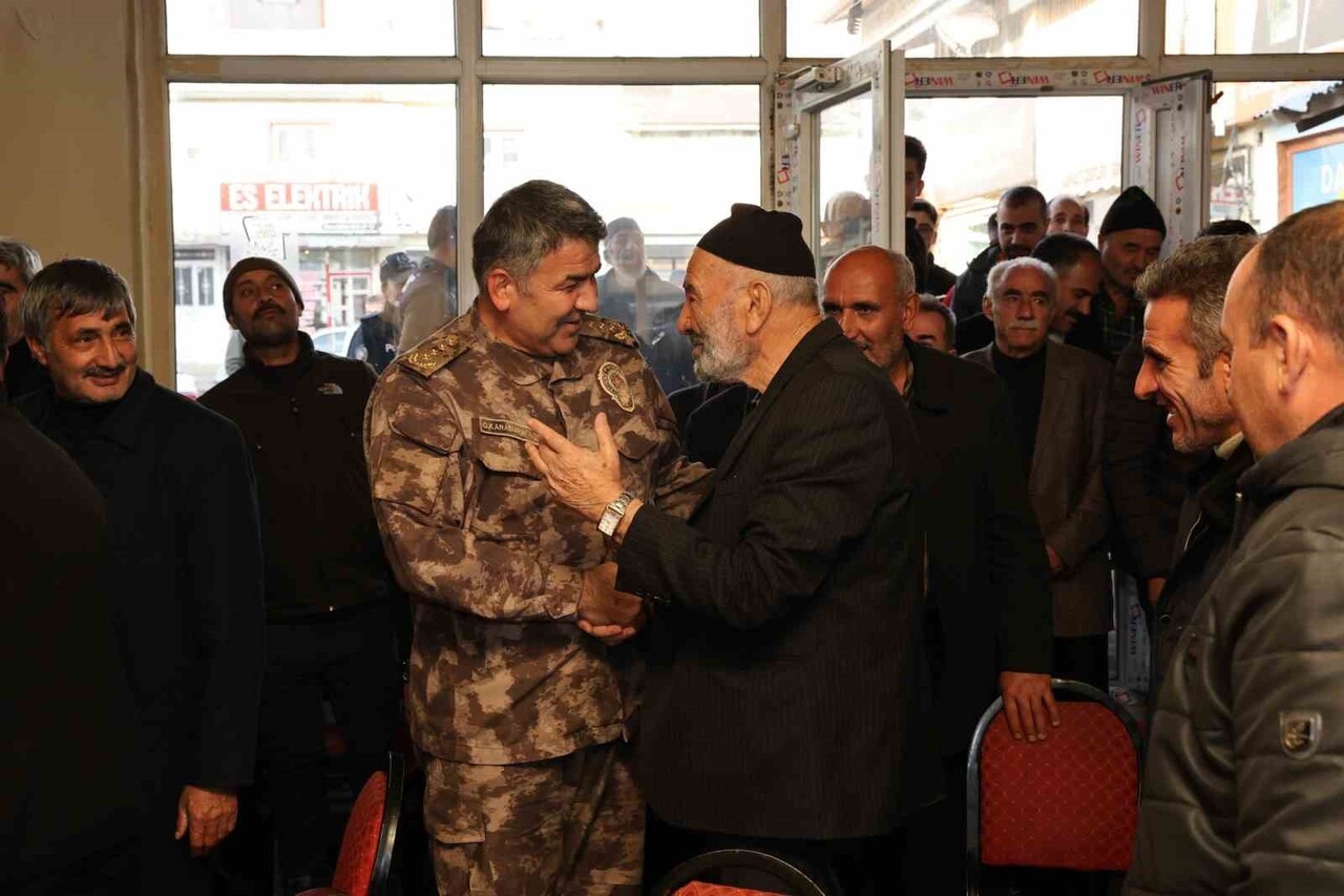 ERZURUM İL EMNİYET MÜDÜRÜ ONUR KARABURUN, PASİNLER İLÇESİ ‘HUZUR TOPLANTISI’ BULUŞMASINDA...