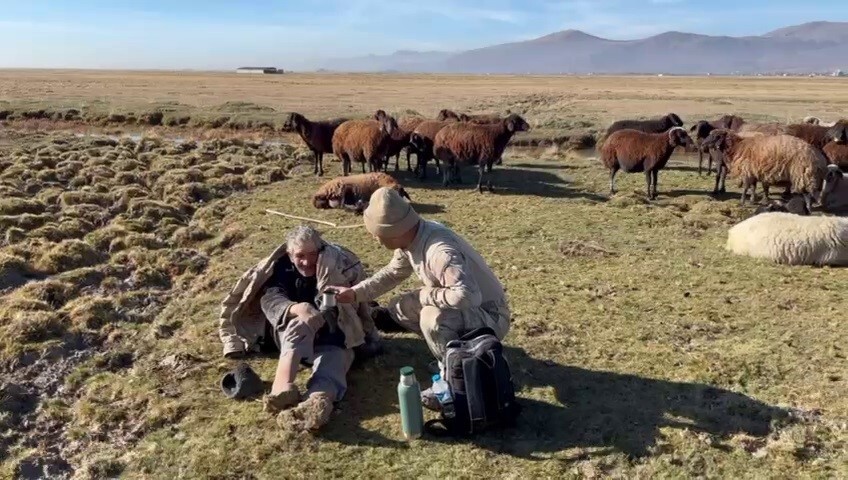 ERZURUM SÜRÜYLE BİRLİKTE KAYBOLAN ÇOBAN SAĞ OLARAK BULUNDU.