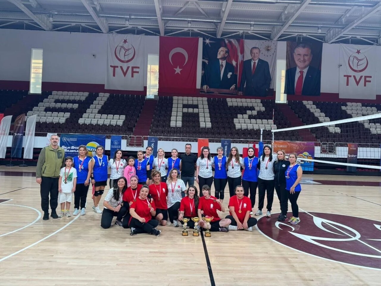 ERZURUM VALİLİĞİ KADIN VOLEYBOL TAKIMI, ELAZIĞ’DA DÜZENLENEN 3. KAMU SPOR OYUNLARI'NDA BÜYÜK BİR...