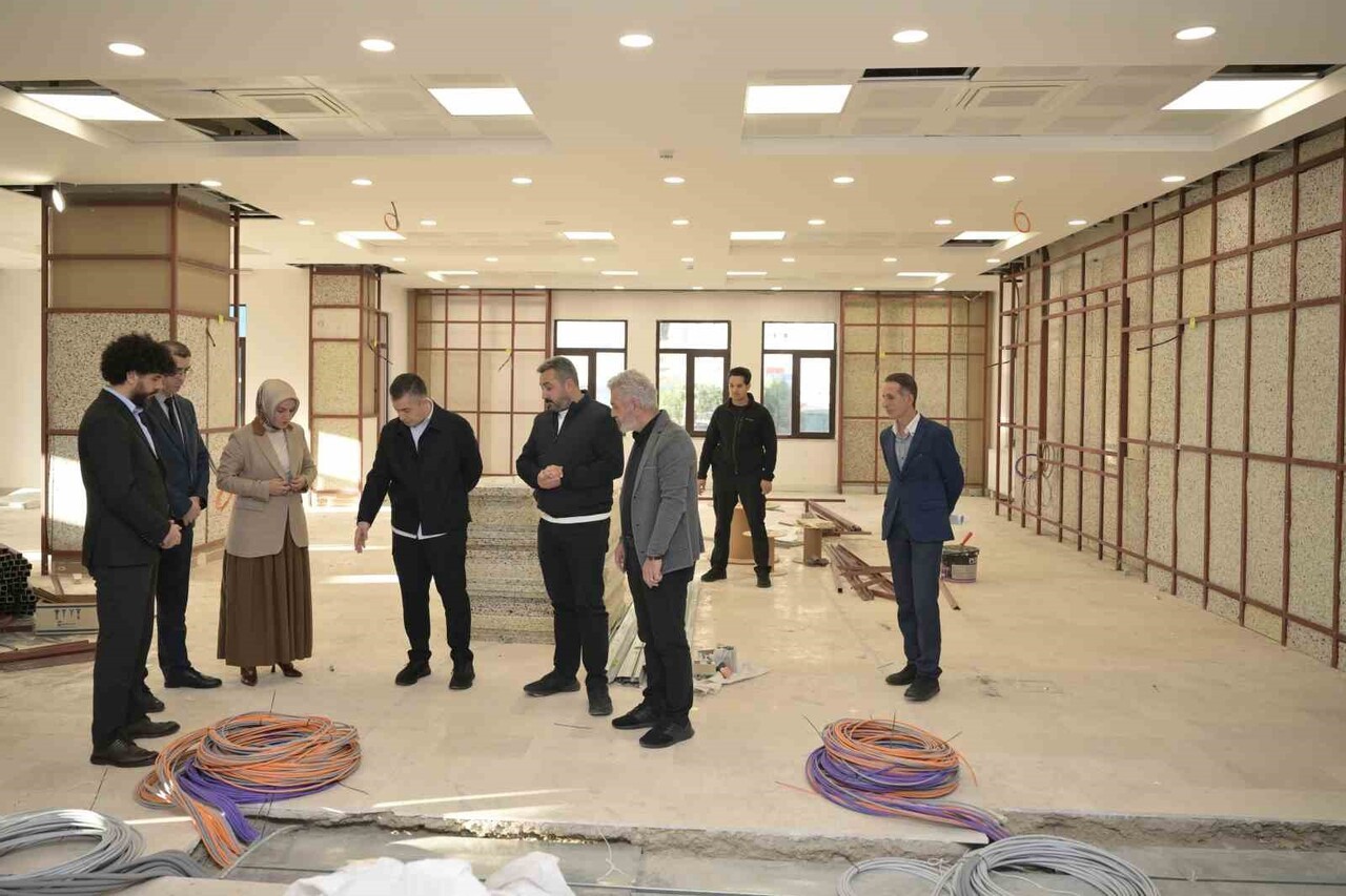 ESENYURT BELEDİYE BAŞKAN VEKİLİ CAN AKSOY, İLÇENİN FARKLI BÖLGELERİNDE SÜRDÜRÜLEN PROJELERİ...