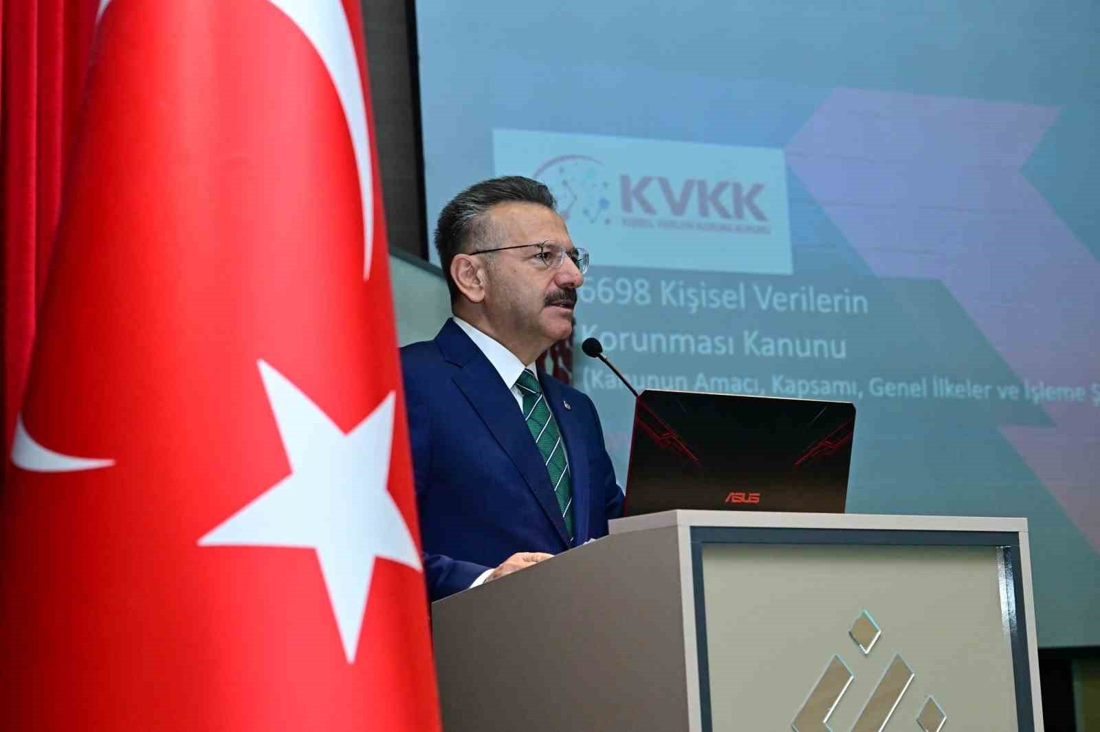 ESKİŞEHİR'DE 'KİŞİSEL VERİLERİ KORUMA' TOPLANTISINDA KONUŞAN VALİ HÜSEYİN AKSOY, "BİREYLERİN...