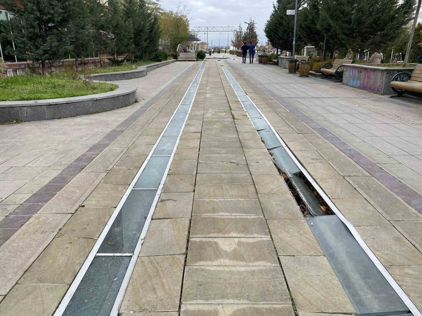 ESKİŞEHİR'DE BAKIMSIZ KALAN VE HER GEÇEN GÜN DAHA DA YIPRANAN HATBOYU MEVKİSİNİN SON HALİ KENT...