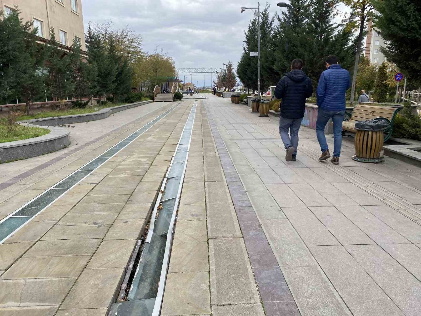 ESKİŞEHİR'DE BAKIMSIZ KALAN VE HER GEÇEN GÜN DAHA DA YIPRANAN HATBOYU MEVKİSİNİN SON HALİ KENT...