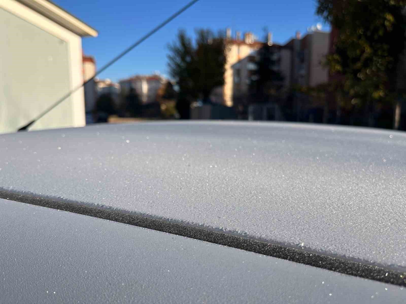 ESKİŞEHİR'DE HAVA SICAKLIKLARININ DÜŞMESİYLE BİRLİKTE ÖZELLİKLE SABAH ERKEN SAATLERDE ETKİLİ OLAN...