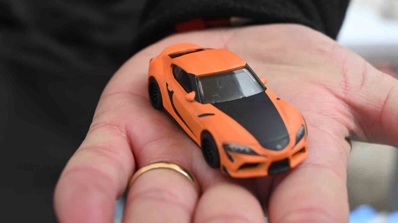 ESKİŞEHİR'DE HER YAŞTAN VATANDAŞ KENDİLERİNE YENİ BİR HOBİ OLARAK 'MİNYATÜR ARABA...