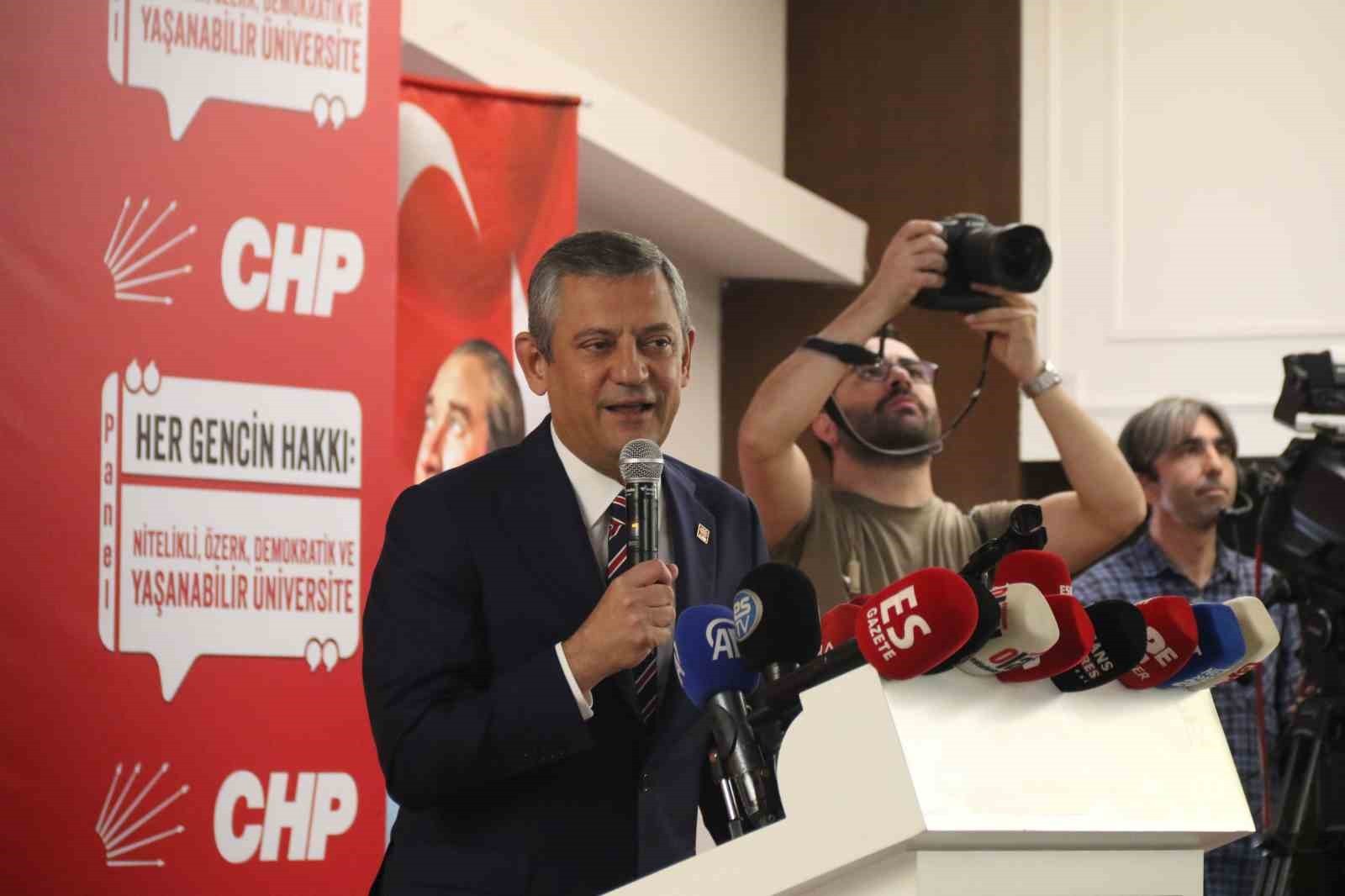 ESKİŞEHİR'DE KONUŞAN CUMHURİYET HALK PARTİSİ (CHP) GENEL BAŞKANI ÖZGÜR ÖZEL, "DEVLET BEY İLE BENİM...