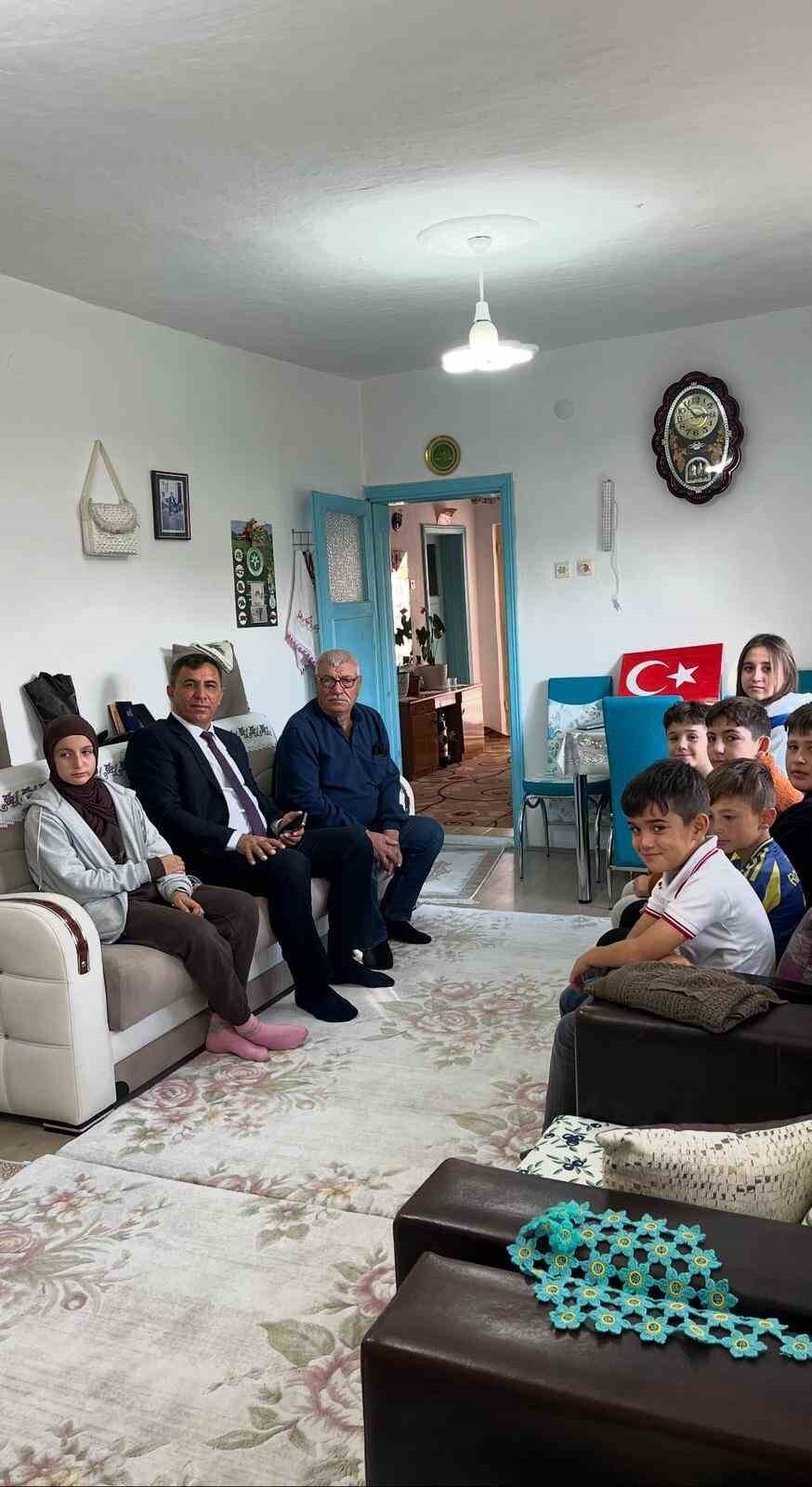 ESKİŞEHİR BEYLİKOVA GENÇLİK VE SPOR İLÇE MÜDÜRLÜĞÜ, BEYLİKOVADA İLKOKUL ÖĞRETMENİ OLAN EMEKLİ...