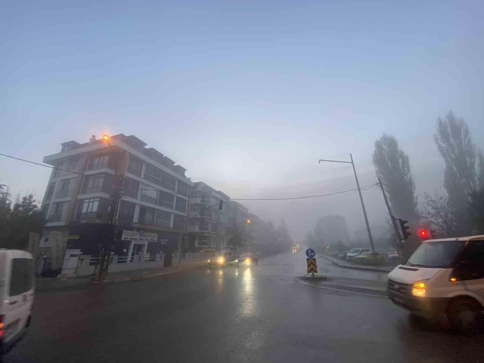 ESKİŞEHİR’DE ETKİLİ OLAN SİS İLGİNÇ GÖRÜNTÜ OLUŞTURDU.