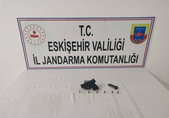 ESKİŞEHİR’DE JANDARMA EKİPLERİNCE, YABANCI MENŞEİLİ CİNSEL İÇERİKLİ UYARICI HAP, GÜMRÜK KAÇAĞI...