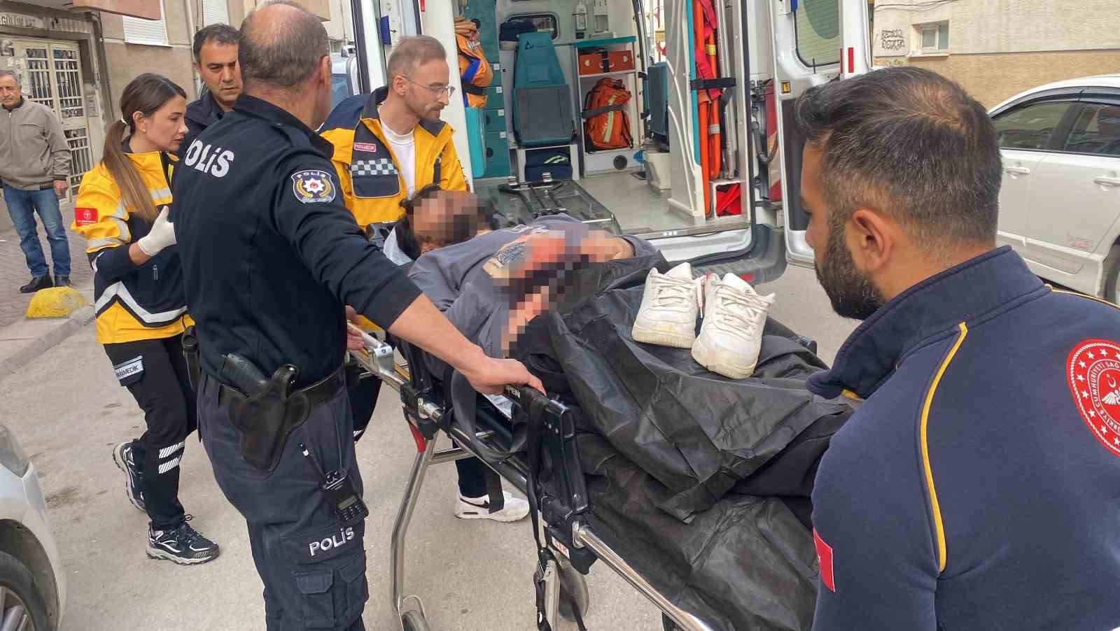 ESKİŞEHİR’DE KARNINDAN BIÇAKLA DERİN YARALANAN 43 YAŞINDAKİ ŞAHIS 112’Yİ ARAYARAK YARDIM İSTEDİ....